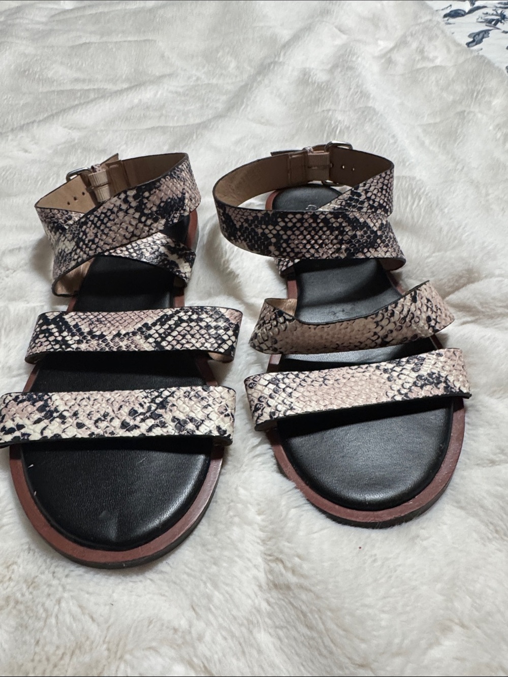 Women’s Snake-Print Strappy Flat Sandals - Pink/Beige/Black
